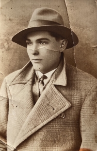 Otec Alois Pančocha, učitel na Střední odborné škole uměleckých řemesel, Brno, Židenice, 1936