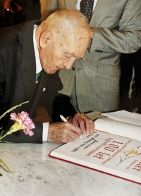 Otec  ing. Jaroslav Renner při oslavě stých narozenin