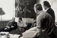 E. Vorobjov (vľavo), S. Naďovič (druhý zľava) a Michael Kocáb (vpravo) počas realizácie odsunu sovietskych vojsk 