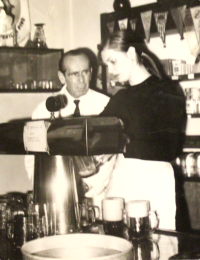 Kateřina Willigová Frodlová, restaurace U Černého vola, Loretánské náměstí, Praha, počátek sedmdesátých let