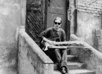 Pamětník v roce 1990