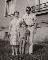 Pamětník s maminkou a synem Marianem, 1973