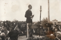 Poválečný pohřeb obětí životické tragédie