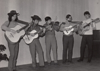 Bizoni, vlevo Svatopluk Cagašík