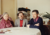 Pamětník u Majkusových v roce 1994