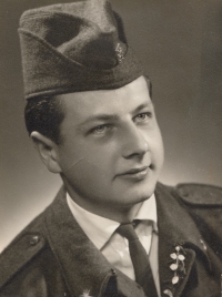 Jaroslav Vašinka, jako devatenáctiletý absolvoval základní vojenskou službu, 1965
