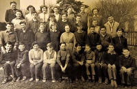 Václav Kášek na třídní fotografii v 8. třídě základní školy