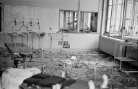 Dětská nemocnice Na Moráni po bombardování Prahy 14. února 1945
