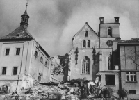 Emauzy po bombardování Prahy 14. února 1945