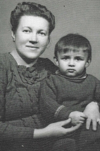 František Uhlíř with his mother Marie Uhlířová, née Sládková