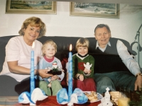 M. Kohút s druhou manželkou a vnúčatami