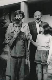 Rodina Kvochova (Augustin a Eva Kvochovi, syn Augustin a dcera Emílie), 1959
