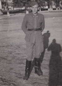 Otec pamětnice, 1945