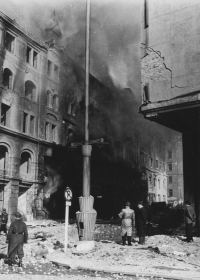 Ulice Na Moráni po bombardování Prahy 14. února 1945