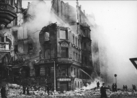 Ulice Na Moráni po bombardování Prahy 14. února 1945