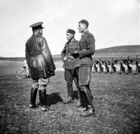 Fotografie, kterou měl otec jako památku na vojenskou službu u Československé armády, blíže neurčeno, polovina 30. let