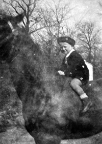 Na koni u některého ze sedláků