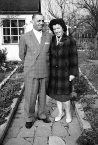 Anna Macečková s nejstarším bratrem Štěpánem během návštěvy u bratra v Německu