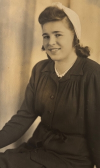 Nejlepší kamarádka Gréta, odsunuta do NDR. Kamarádily se celý život, po roce 1989 se navštěvovaly až do její smrti