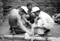 Vpravo Erhard Pluške