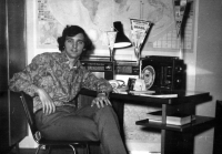 Jiří Tieftrunk a rádio Grundig, uprostřed rádio VEF 204, vlevo Selena, Havířov 1974