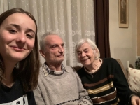 Manželé Hewaničtí s vnučkou Eliškou, 2025, Velká Bystřice