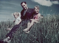 Otec Jiří se svými syny