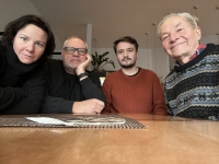 Jiří Vyšohlíd s dětmi, zleva Jana, Petr a Jiří, 2023, Hradec Králové