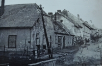 Drogerie a další domy poničené po náletech