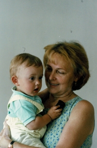 S prvním vnoučetem, 2002