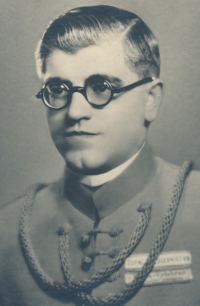 Dědeček Otakar Černý v sokolském kroji