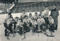 Jaroslav Krupička (druhý zleva v zadní řadě) v dorostu Jiskry Havlíčkův Brod