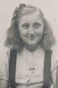 Eftichie Kiprovská (Kostovská) v řeckém dětském domově Uničov, jaro 1948