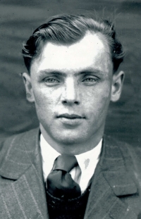 Antonín Valčík, bratr Josefa Valčíka, popravený v Mauthausenu roku 1942. Fotografie asi z roku 1940