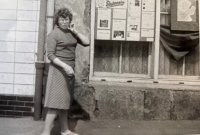 Pamětnice u nástěnných novin, Šluknov, zámek, cca 1980, Střediskové kulturní zařízení