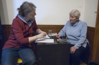 Jana Jelínková ve studiu Post Bellum před rozhovorem (2025)