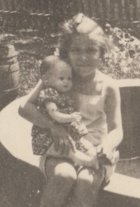 Gertrude Schreckeneder in 1942