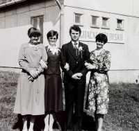 Sourozenci – zprava Zdenka, Blanka, Karel, Lidka