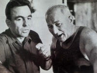 Ladislav Oliva je na snímku s legendárním sklářem Josefem Rozinkem z Nového Boru na 4. sklářském sympoziu ve Škrdlovicích v září 1973.