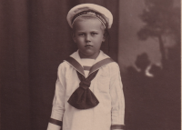 Pamětníkův tatínek asi pětiletý, kolem roku 1922