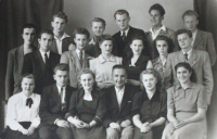 Pokračovací obchodní škola v Benešově, 1950, Růžena Brabcová (Dlabalová) první zprava dole
