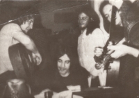 Narozeninová oslava karlovarského disidenta Quida Machulky