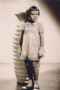 Božena Tomšová, around 1942