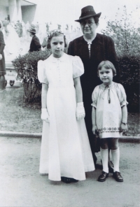 Witness with her older sister and grandmother Kateřina Plhalová, around 1942