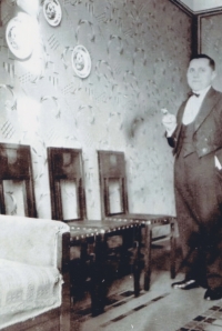 Rostislav Hrnčiřík, father of the witness, in his flat, around 1940