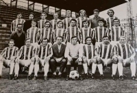 Pamětník (druhý zleva ve spodní řadě) v týmu Bohemians ČKD Praha, 70. léta