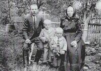 Rodiče se staršími bratry