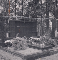 The Procháska family's tomb before the forced change of the names on the tombstone