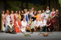 Anna Šauerová directing the performance In All Honesty, 2017