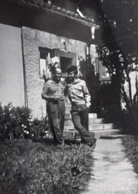 První dovolená, s otcem doma v Molitorově